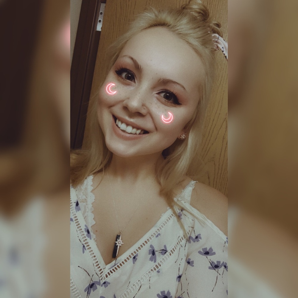 Meet your Posher, Alyssa